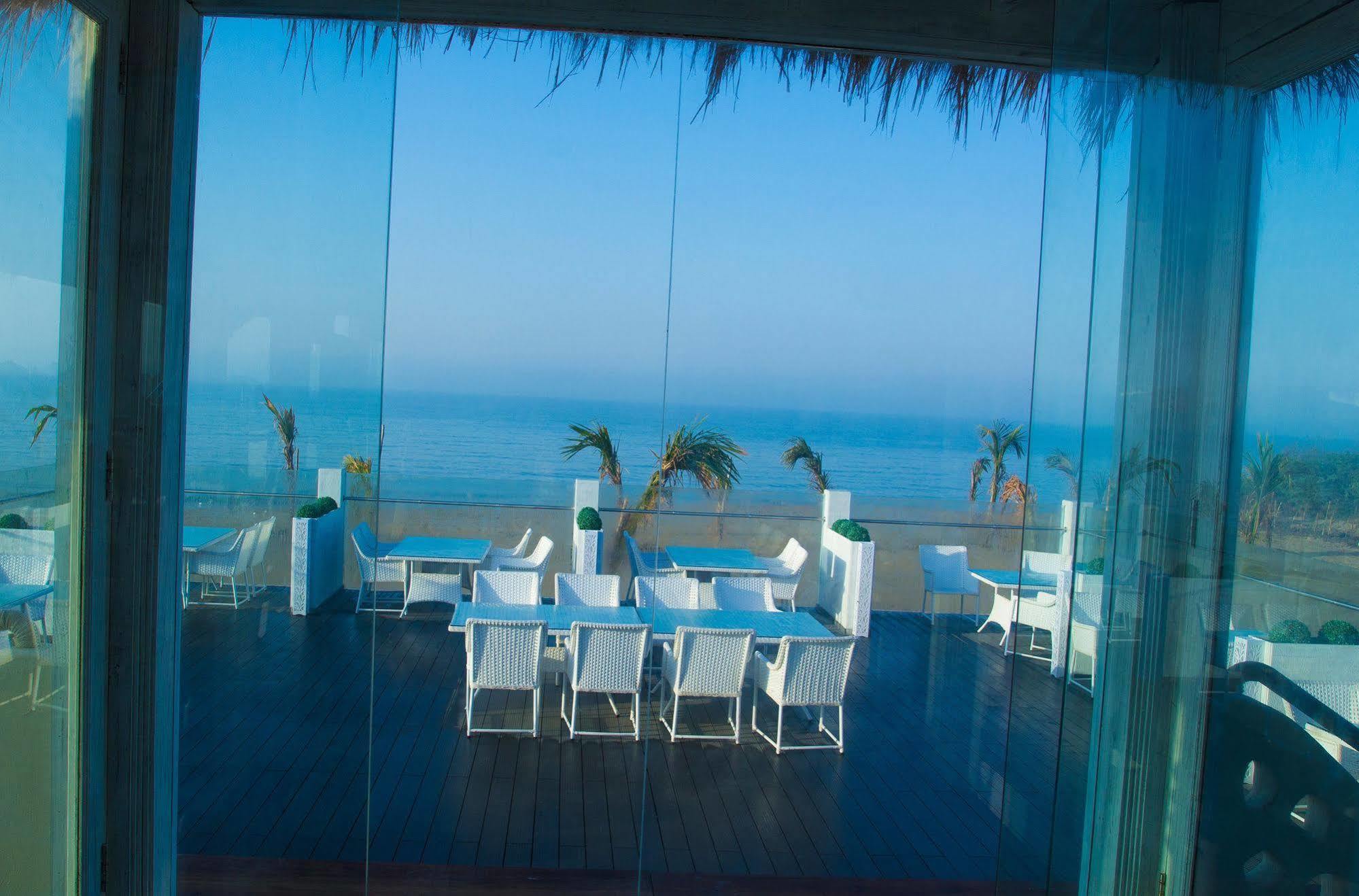 Serena Beach Resort Мандви Экстерьер фото