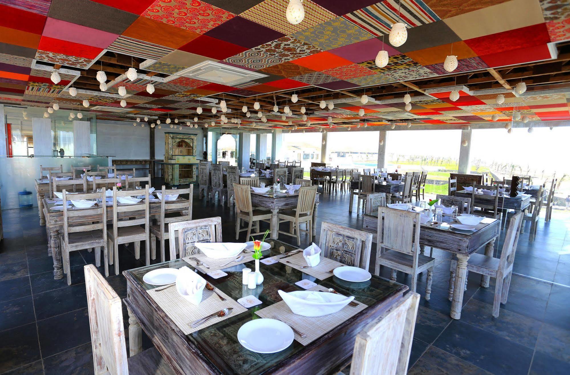 Serena Beach Resort Мандви Экстерьер фото