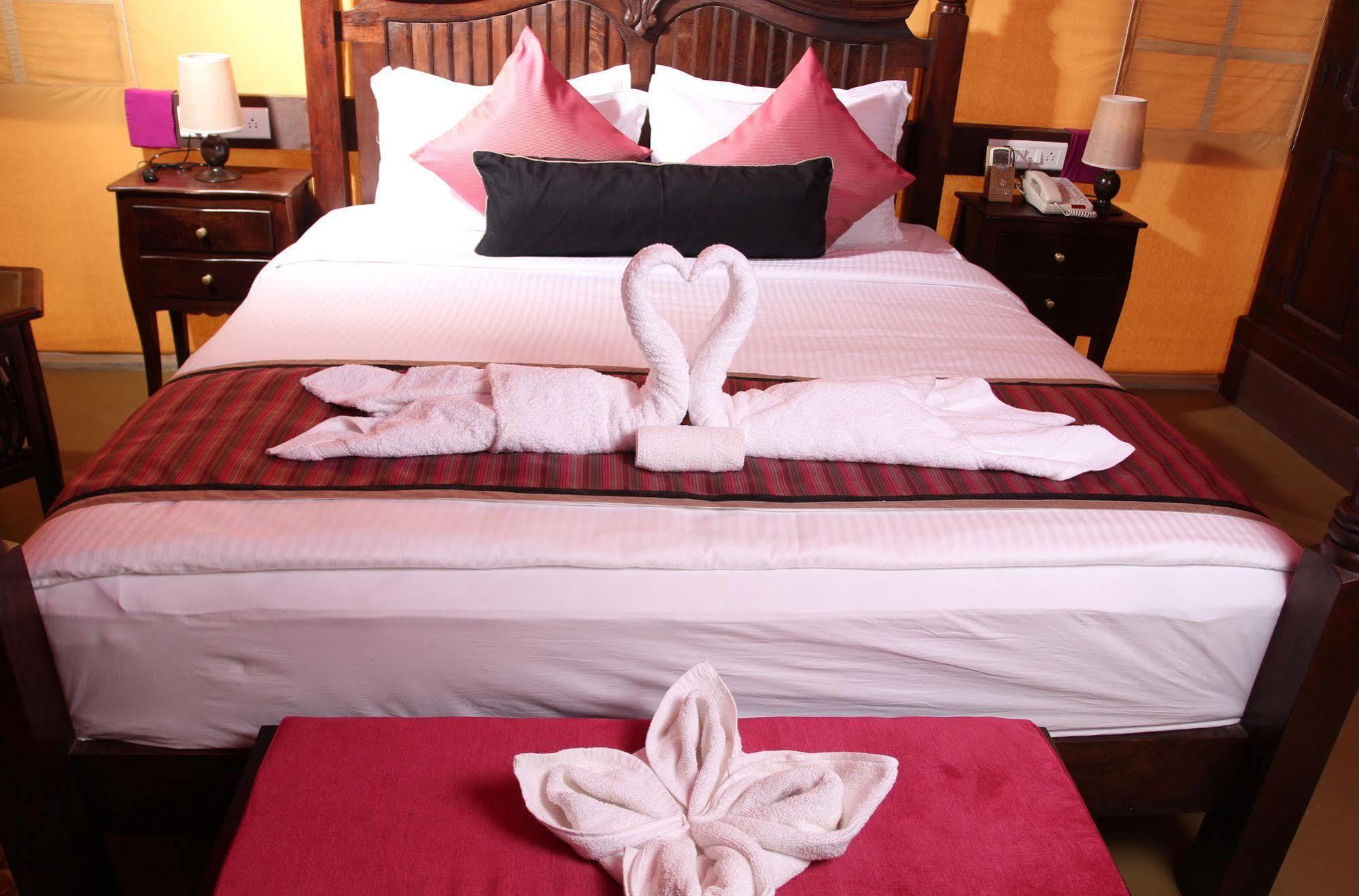 Serena Beach Resort Мандви Экстерьер фото