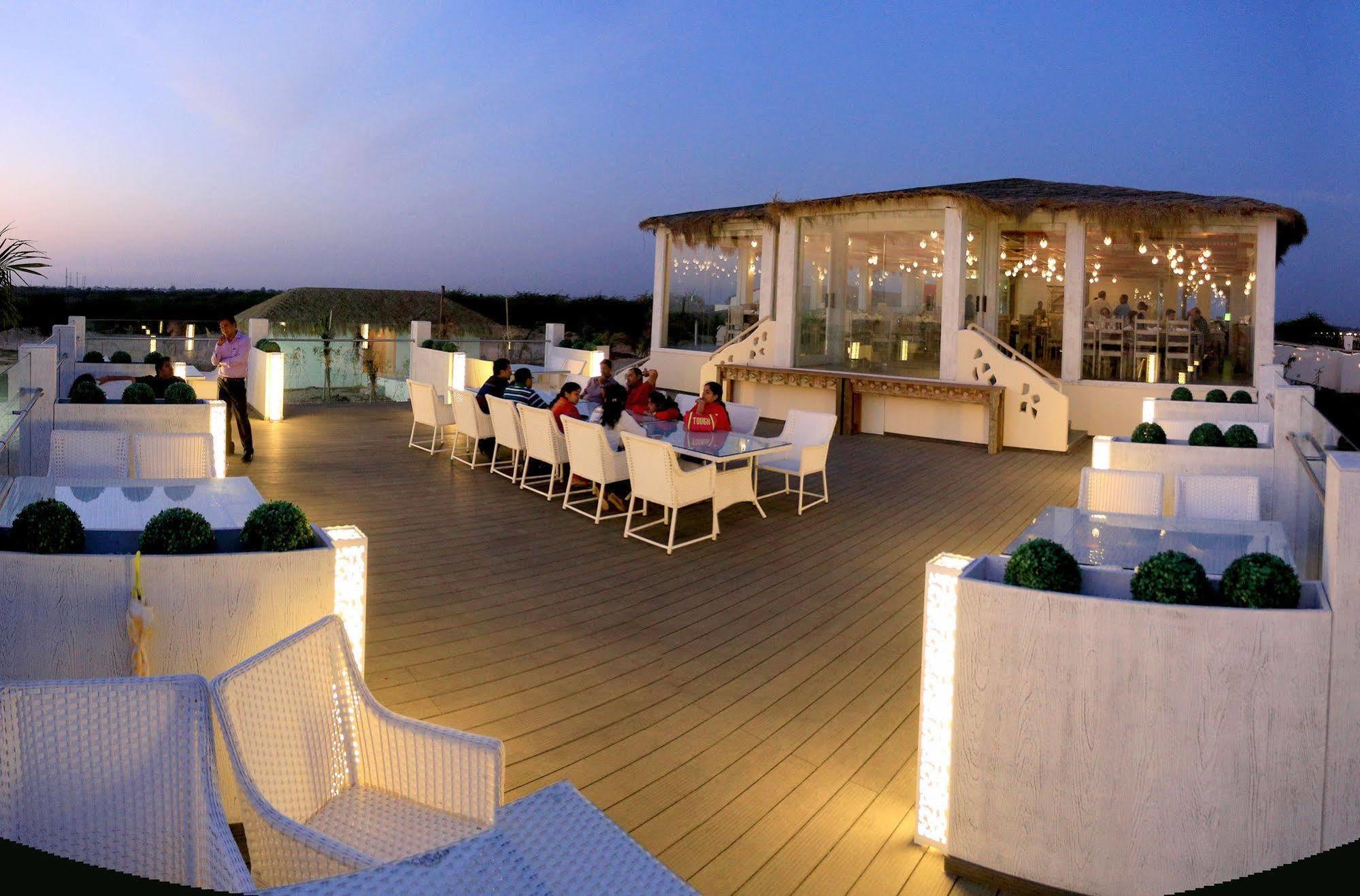 Serena Beach Resort Мандви Экстерьер фото